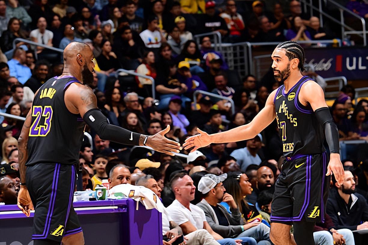 爱游戏官网-比赛态度都开始消极起来了！湖人想要将他送走都有些不太容易？